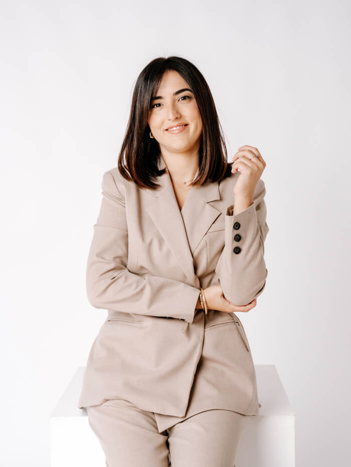 Inma Bertomeu, abogada especializada en Derecho Laboral y Civil